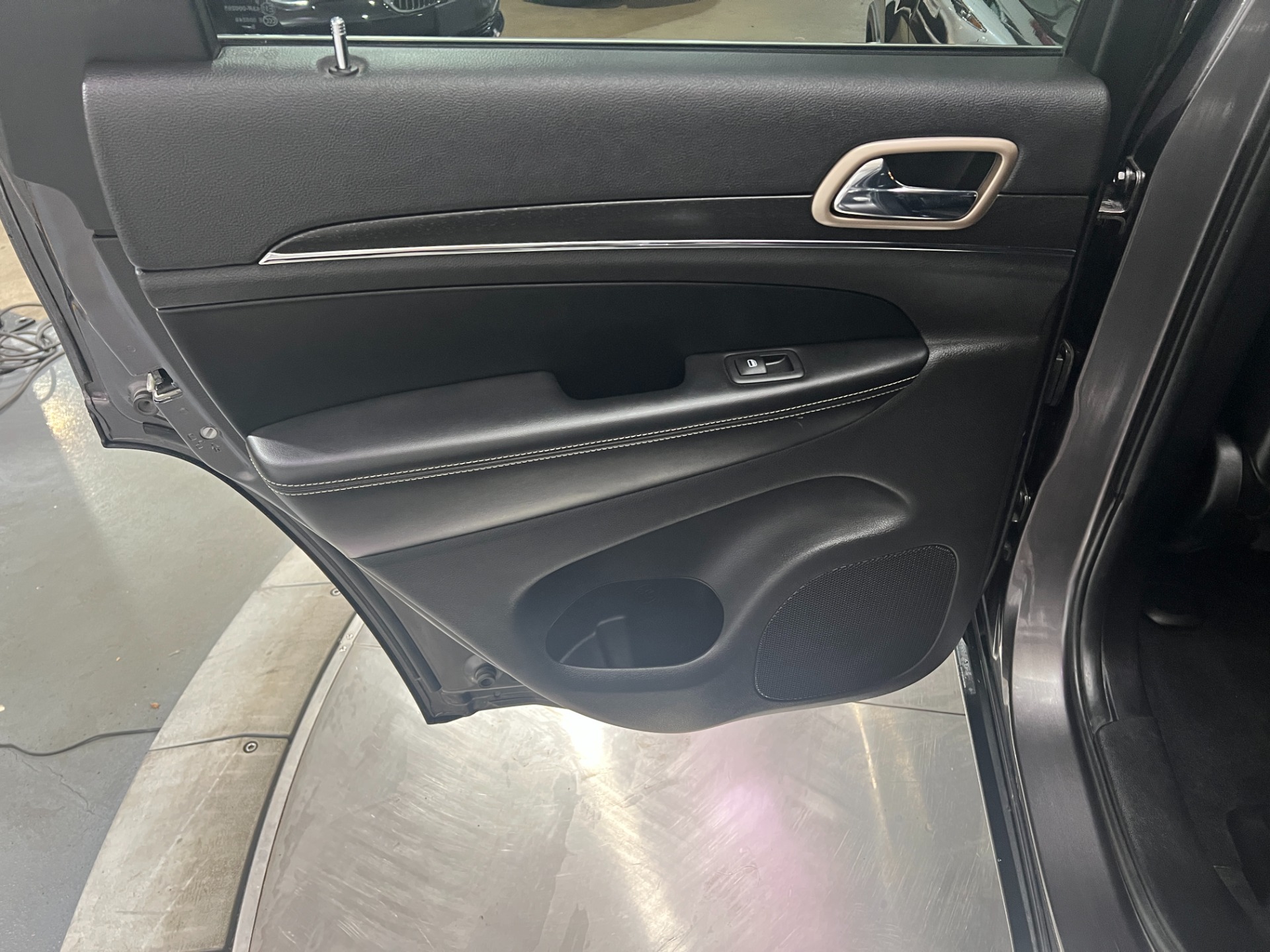 Used-2015-Jeep-Grand-Cherokee-Limited-4X4