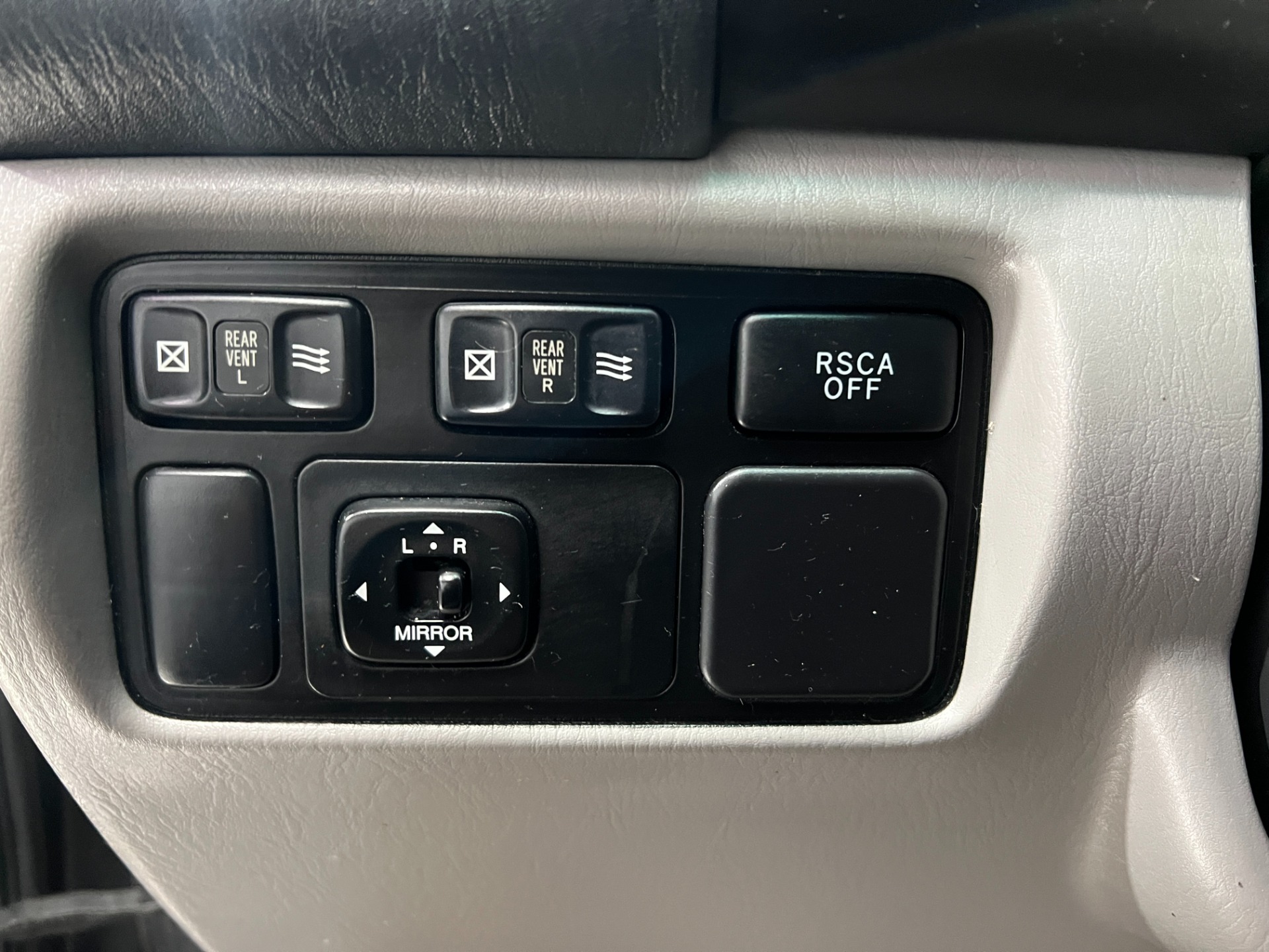 Used-2005-Toyota-Land-Cruiser-AWD