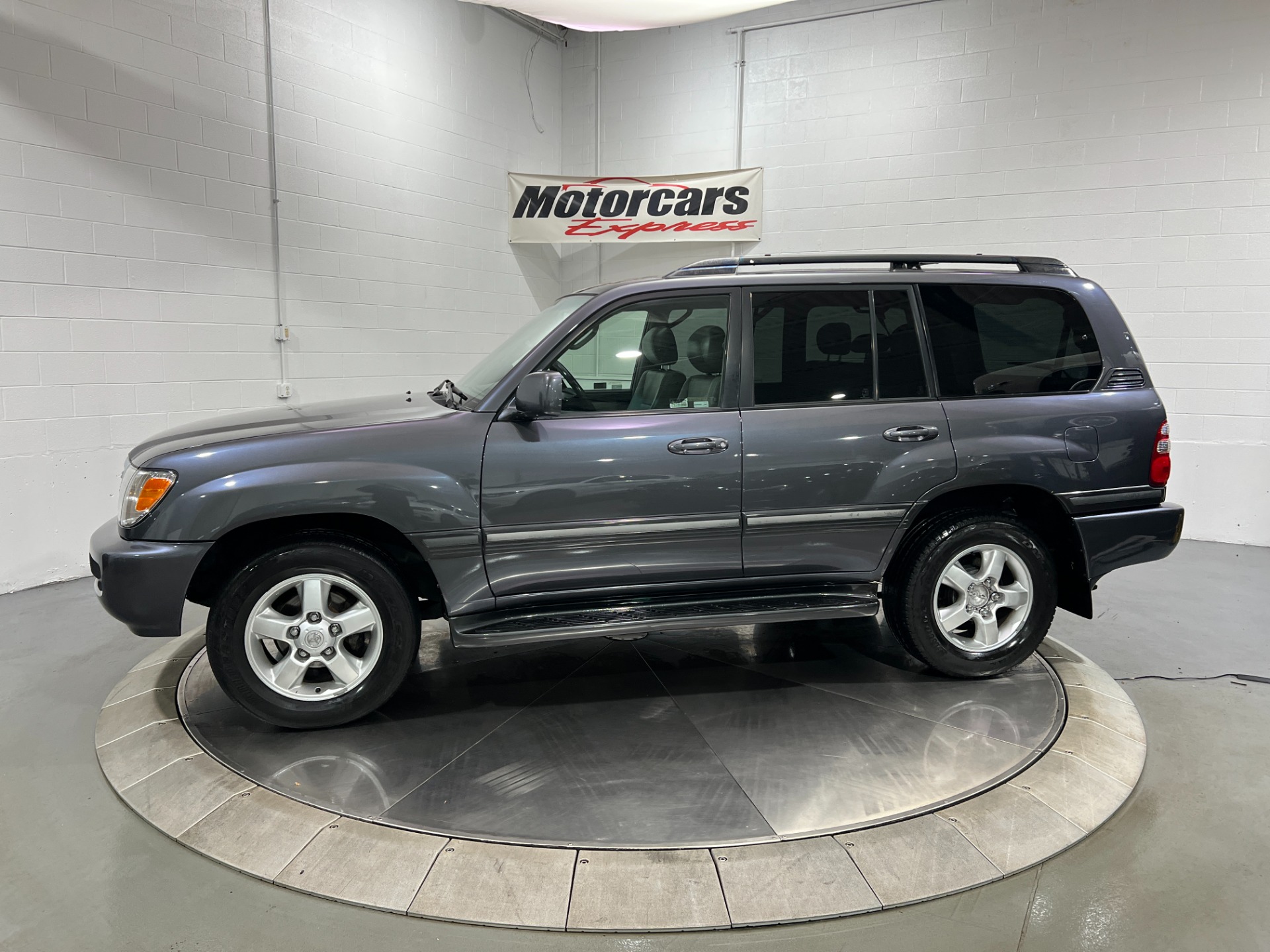 Used-2005-Toyota-Land-Cruiser-AWD