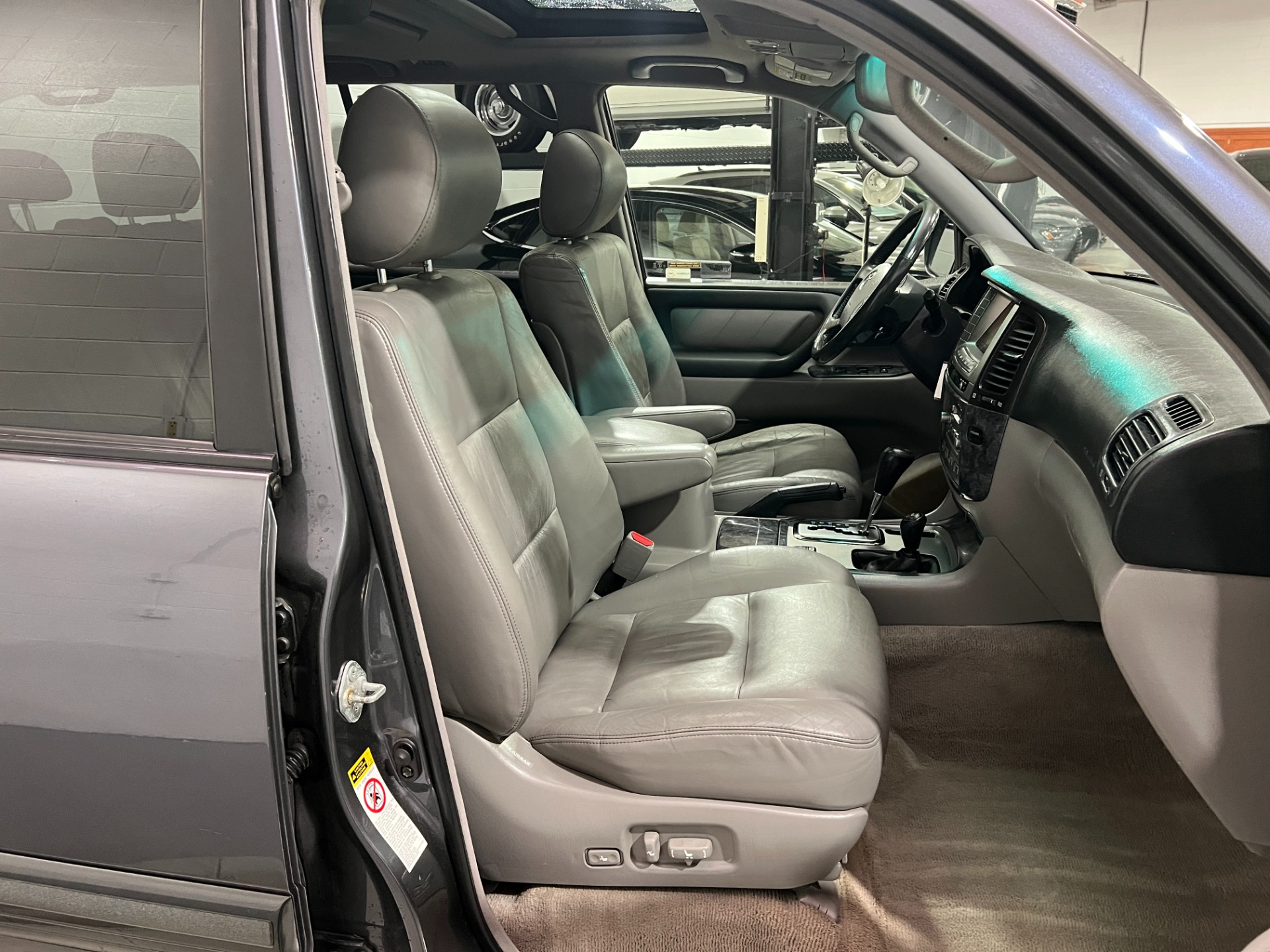 Used-2005-Toyota-Land-Cruiser-AWD