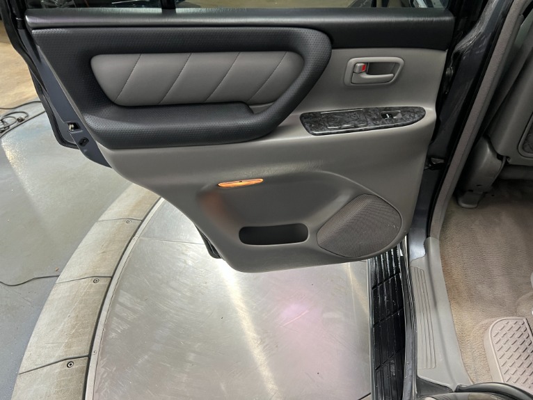 Used-2005-Toyota-Land-Cruiser-AWD