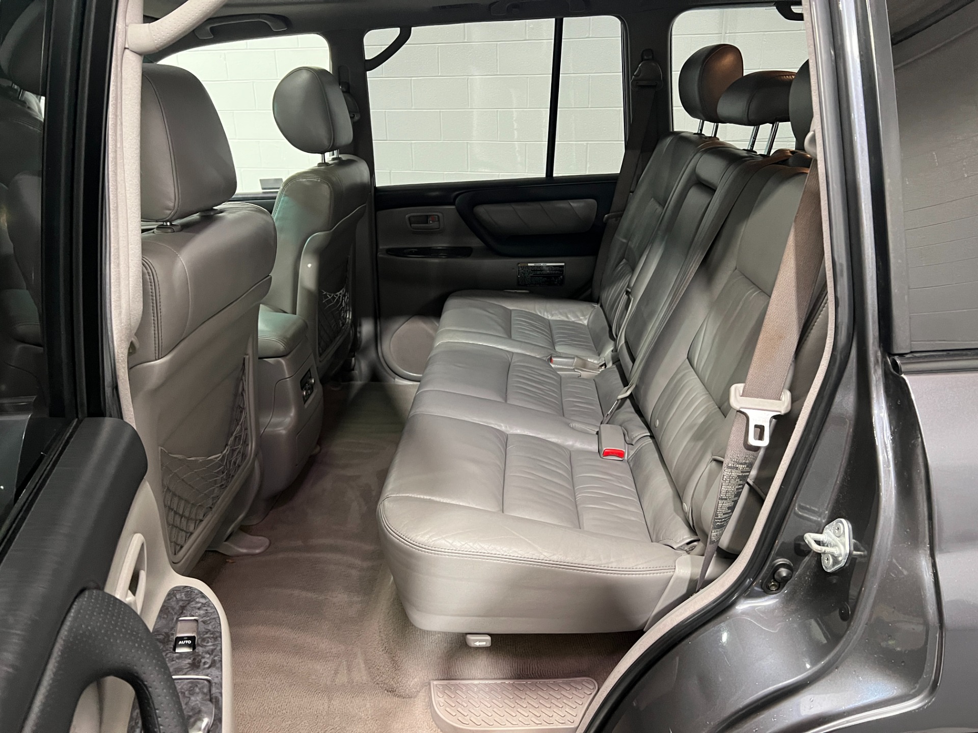 Used-2005-Toyota-Land-Cruiser-AWD