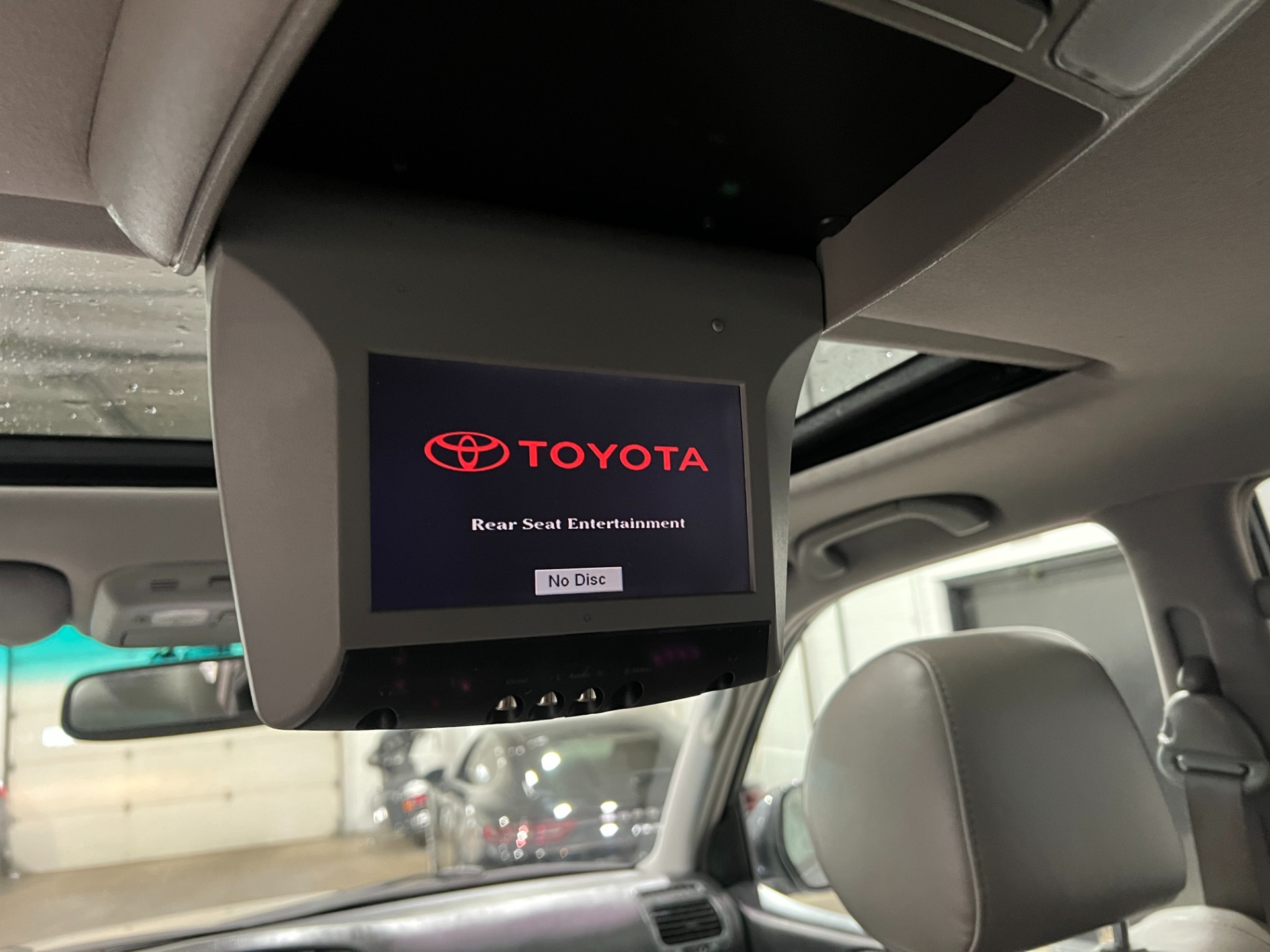 Used-2005-Toyota-Land-Cruiser-AWD