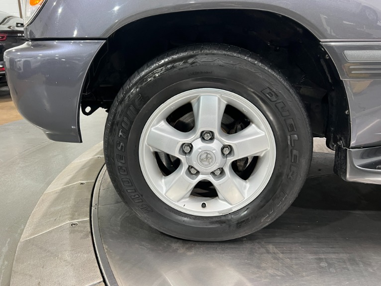 Used-2005-Toyota-Land-Cruiser-AWD