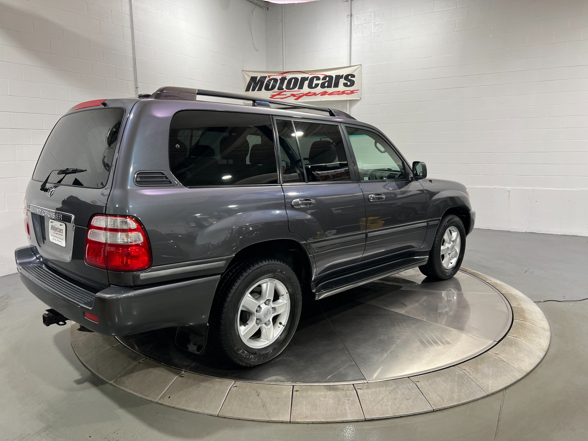 Used-2005-Toyota-Land-Cruiser-AWD