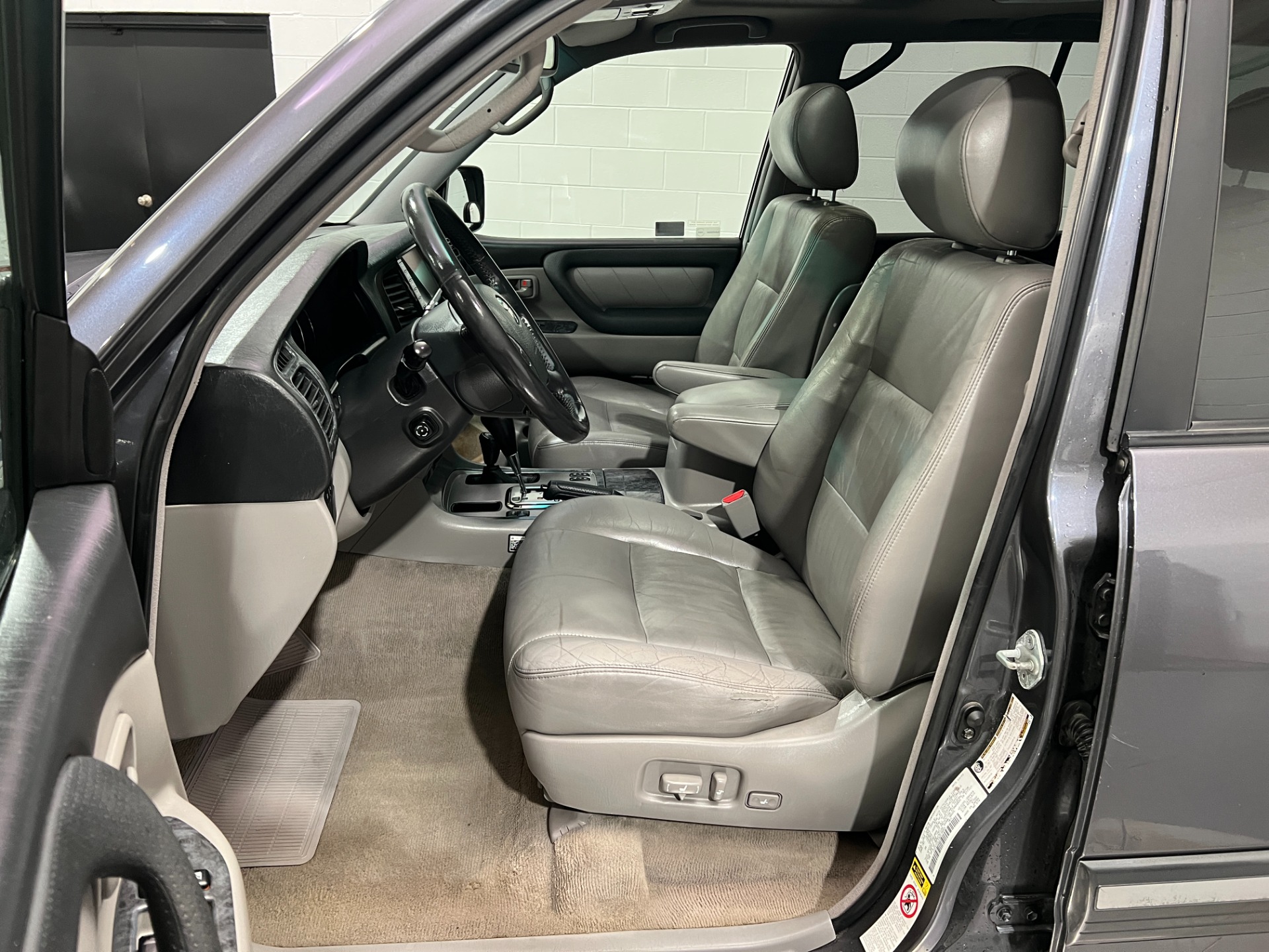 Used-2005-Toyota-Land-Cruiser-AWD