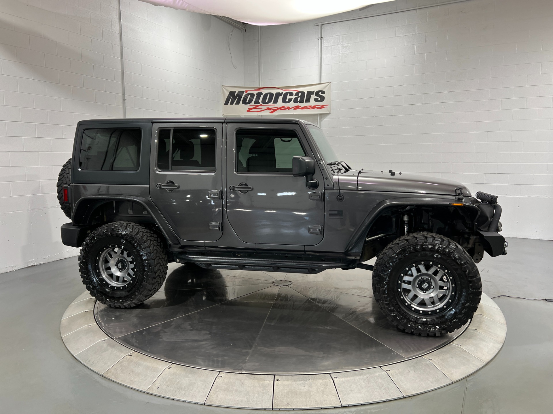 Used-2017-Jeep-Wrangler-Unlimited-Sport-S-4x4