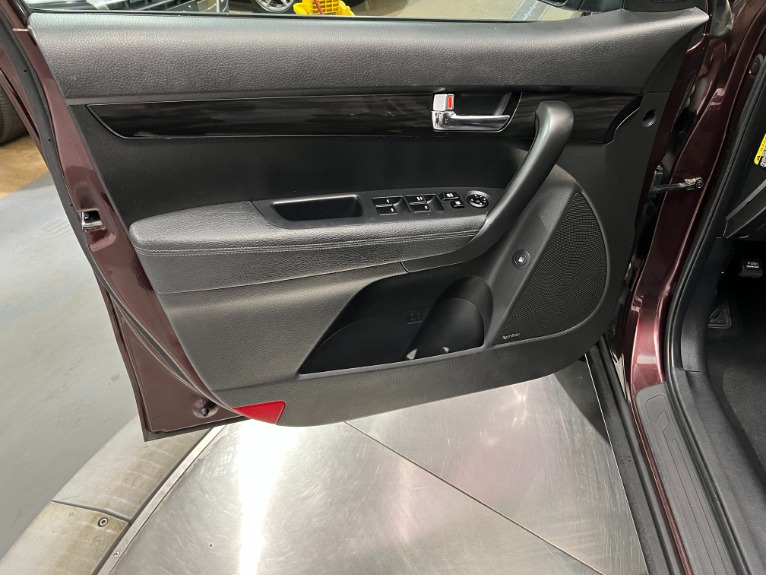 Used-2011-Kia-Sorento-EX-FWD