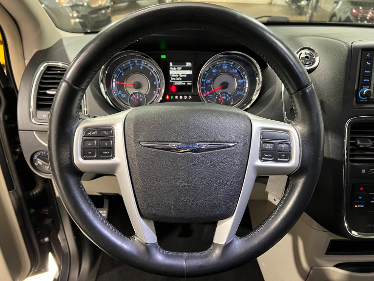 Used-2014-Chrysler-Town-and-Country-Touring-FWD
