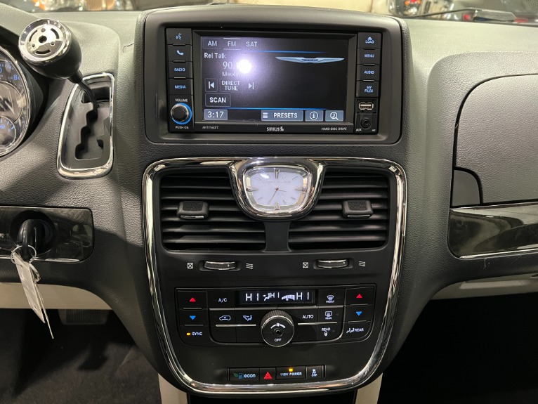 Used-2014-Chrysler-Town-and-Country-Touring-FWD
