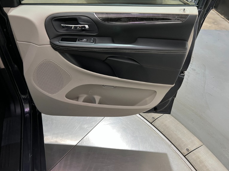 Used-2014-Chrysler-Town-and-Country-Touring-FWD