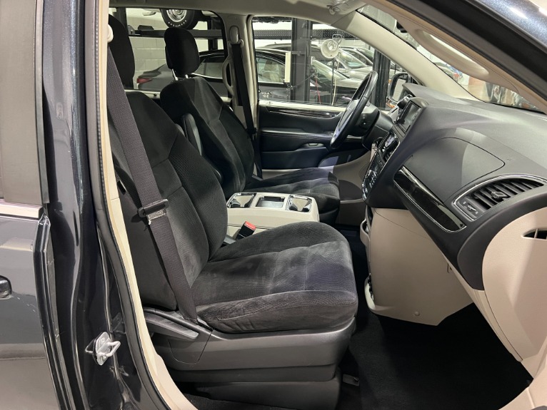 Used-2014-Chrysler-Town-and-Country-Touring-FWD