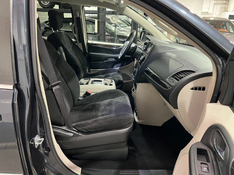 Used-2014-Chrysler-Town-and-Country-Touring-FWD