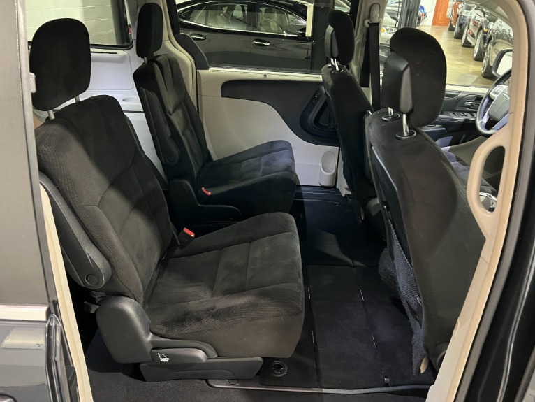 Used-2014-Chrysler-Town-and-Country-Touring-FWD