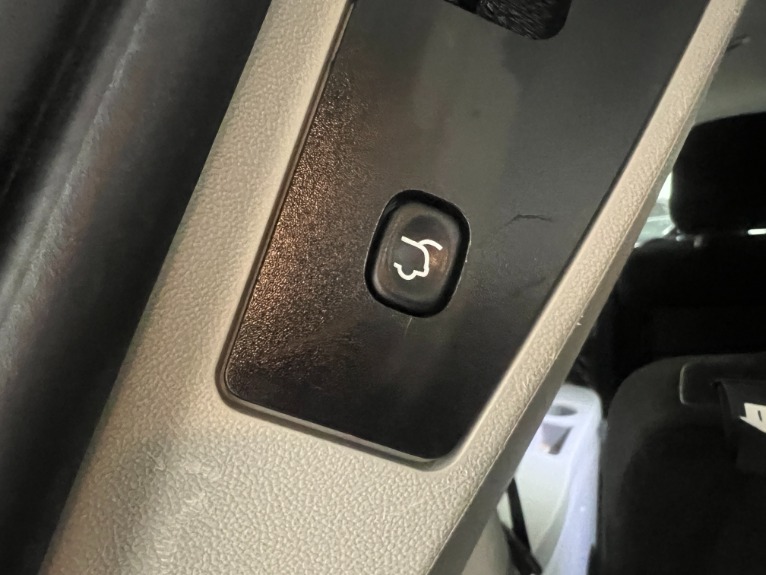 Used-2014-Chrysler-Town-and-Country-Touring-FWD