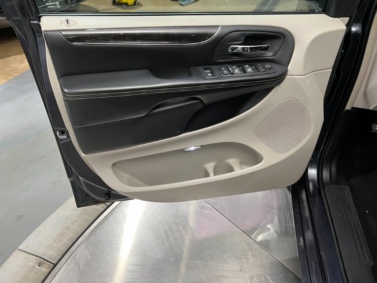 Used-2014-Chrysler-Town-and-Country-Touring-FWD
