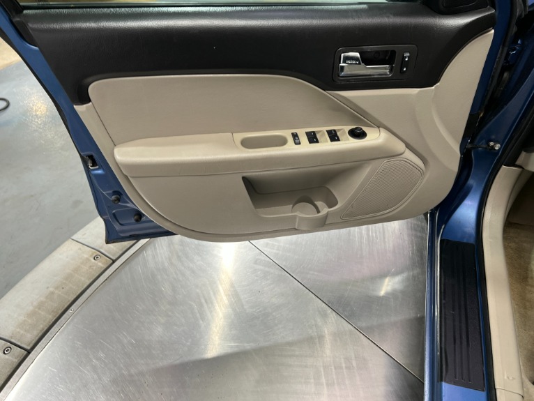 Used-2009-Ford-Fusion-SE-FWD