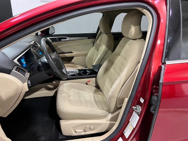 Used-2016-Ford-Fusion-SE-FWD