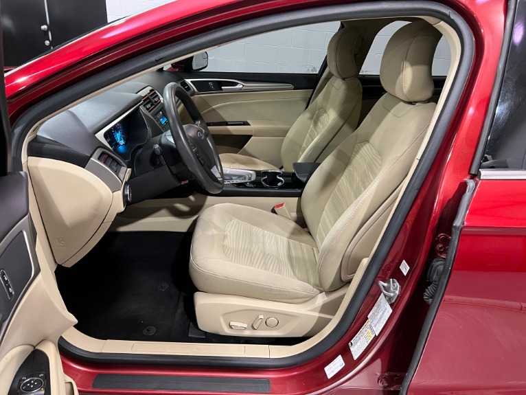 Used-2016-Ford-Fusion-SE-FWD