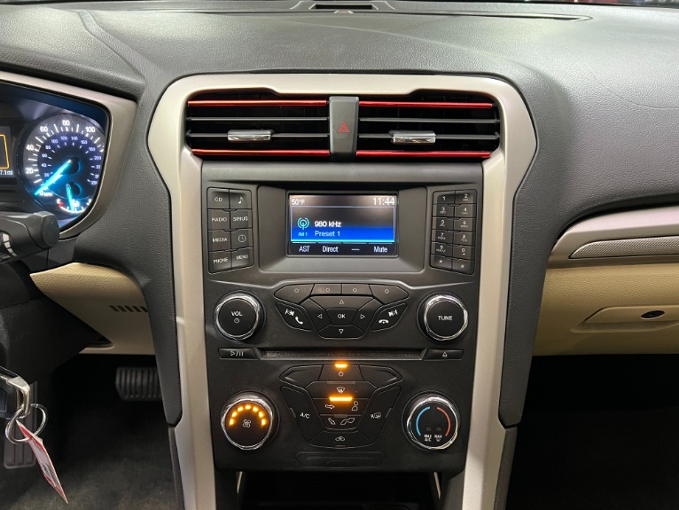 Used-2016-Ford-Fusion-SE-FWD