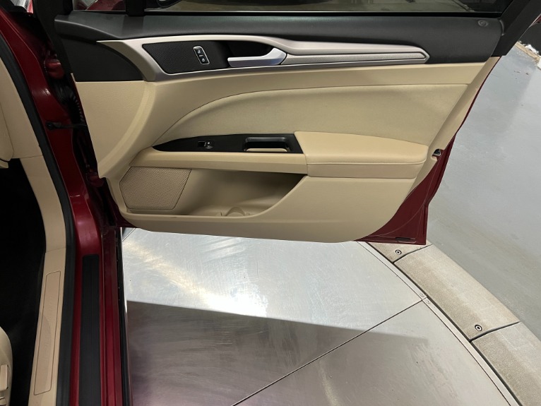 Used-2016-Ford-Fusion-SE-FWD