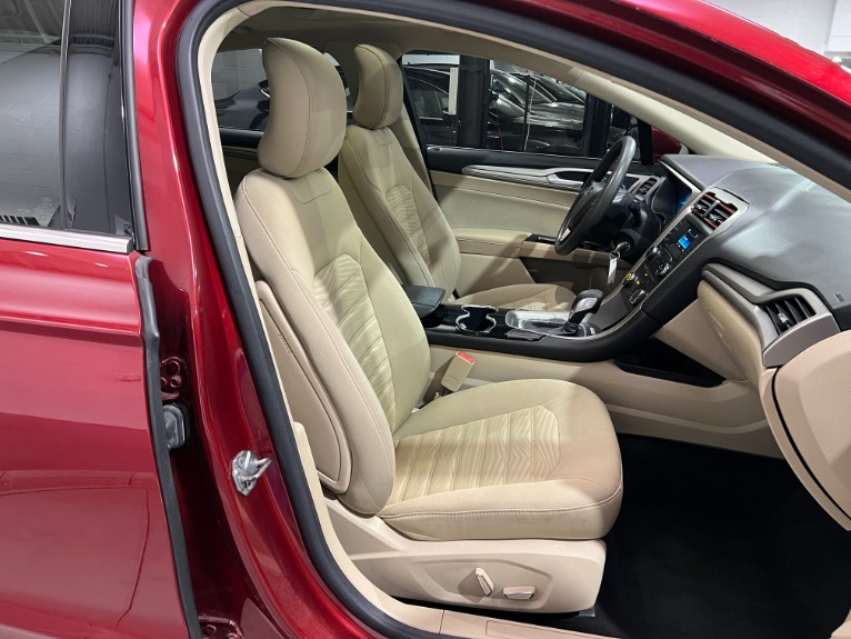 Used-2016-Ford-Fusion-SE-FWD