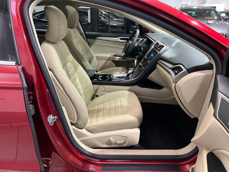 Used-2016-Ford-Fusion-SE-FWD