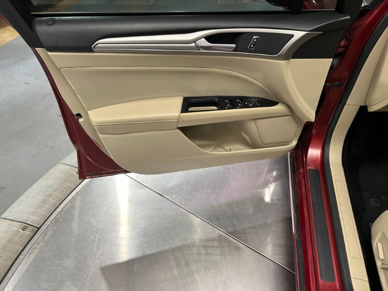 Used-2016-Ford-Fusion-SE-FWD