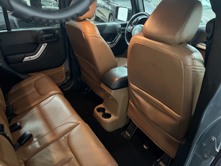Used-2015-Jeep-Wrangler-Unlimited-Sahara-4X4