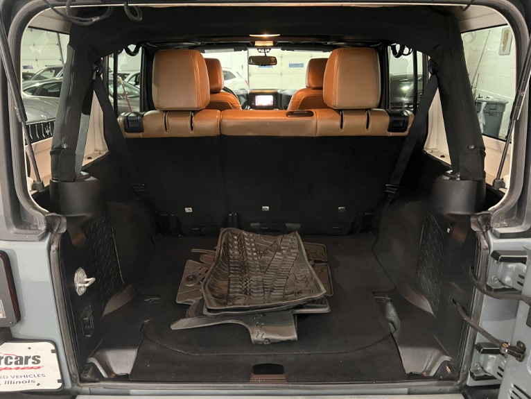 Used-2015-Jeep-Wrangler-Unlimited-Sahara-4X4