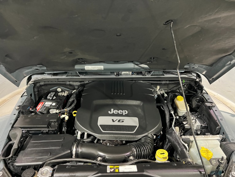 Used-2015-Jeep-Wrangler-Unlimited-Sahara-4X4