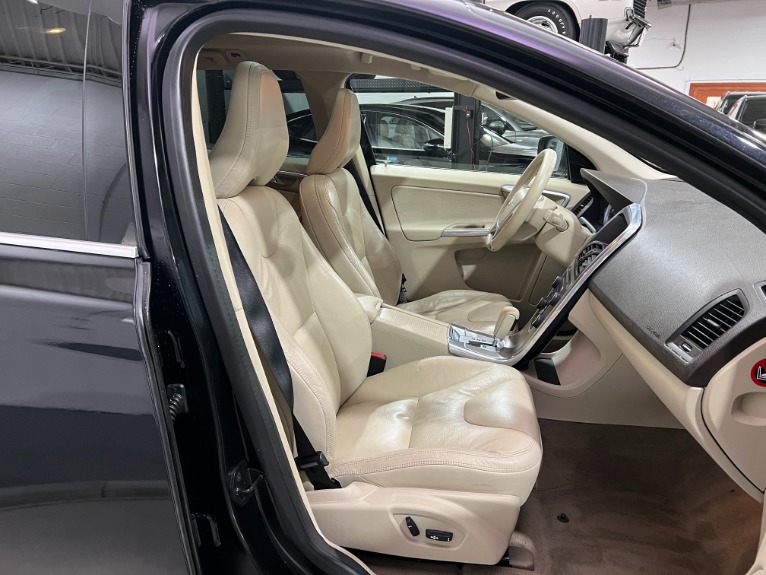 Used-2012-Volvo-XC60-T6-Premier-Plus-AWD