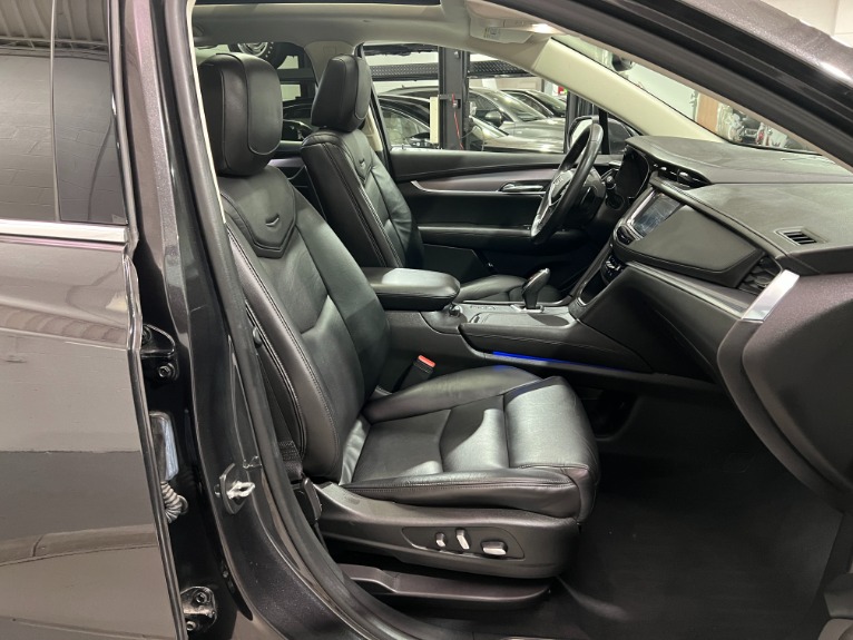 Used-2017-Cadillac-XT5-Luxury-4X4