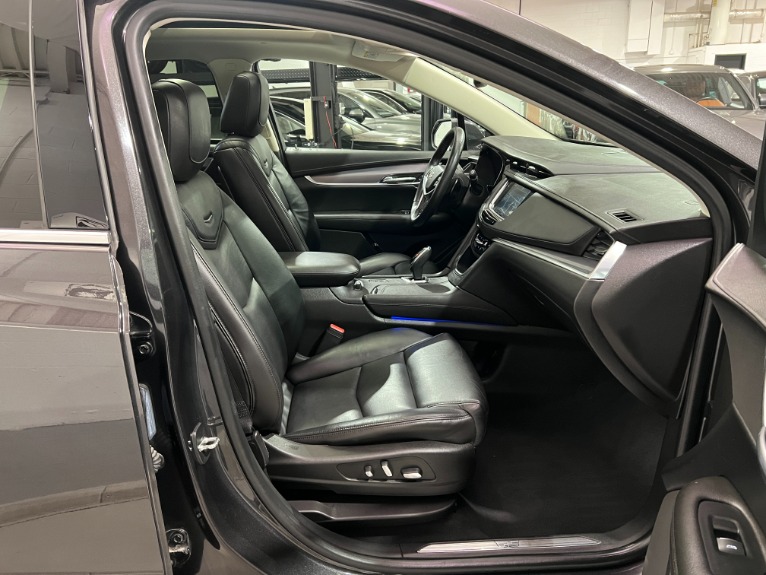 Used-2017-Cadillac-XT5-Luxury-4X4