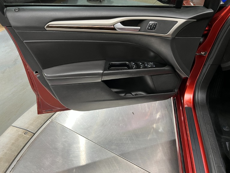 Used-2014-Ford-Fusion-SE-FWD