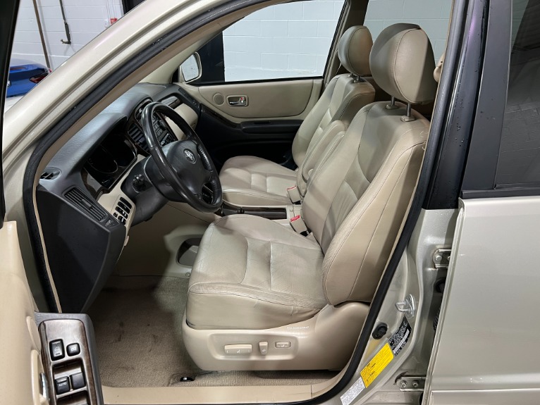 Used-2003-Toyota-Highlander-Limited-AWD