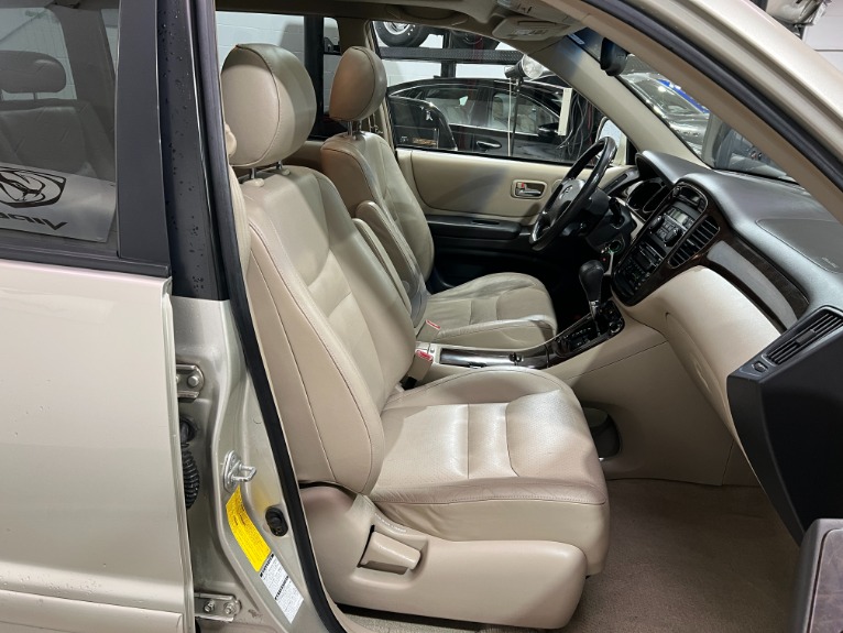 Used-2003-Toyota-Highlander-Limited-AWD