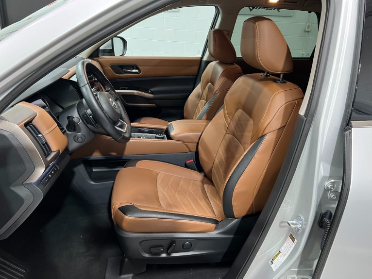 Used-2022-Nissan-Pathfinder-Platinum-4X4