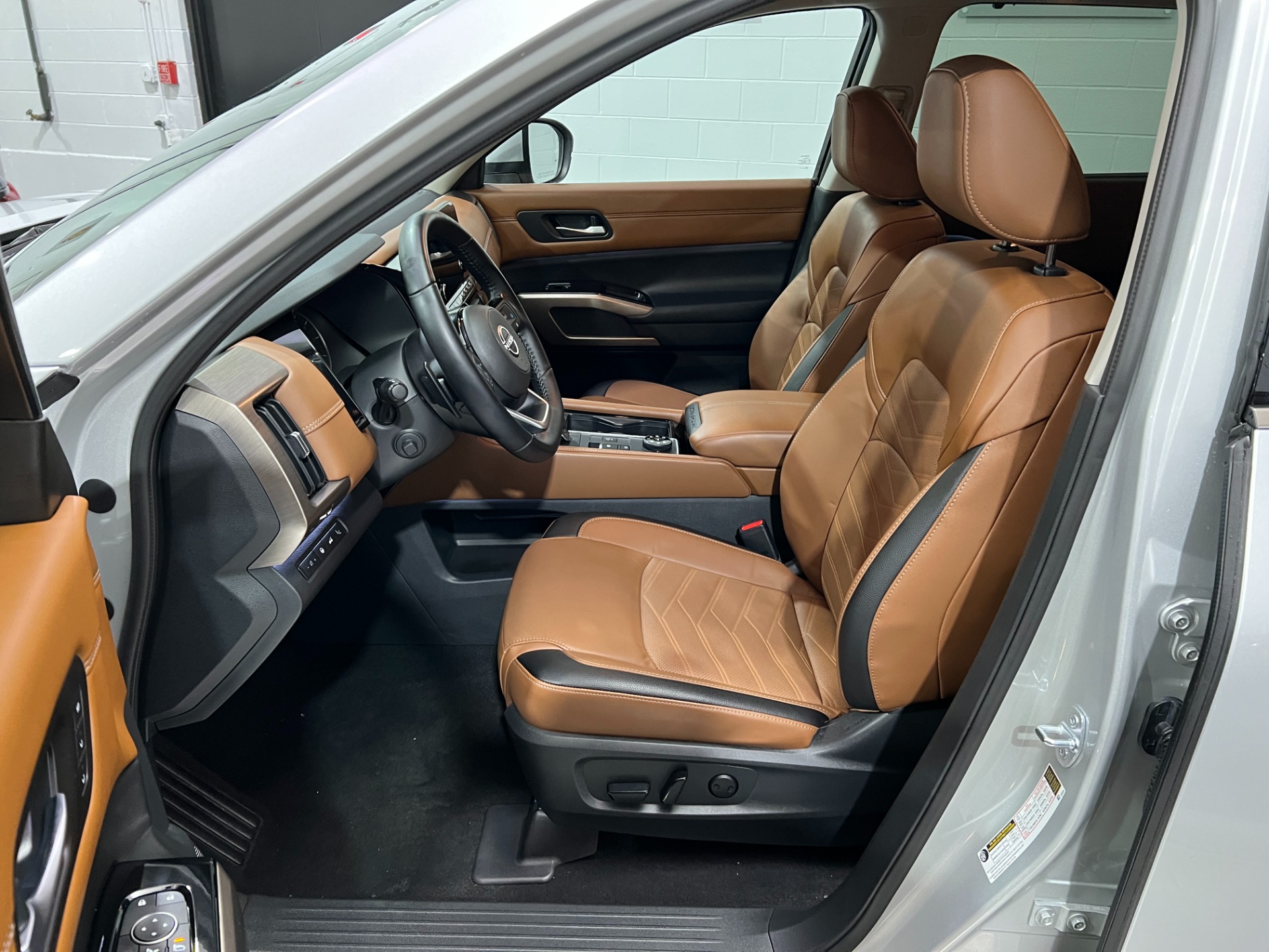 Used-2022-Nissan-Pathfinder-Platinum-4X4