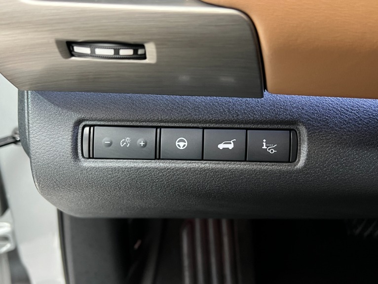 Used-2022-Nissan-Pathfinder-Platinum-4X4