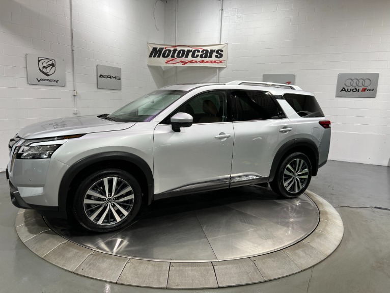 Used-2022-Nissan-Pathfinder-Platinum-4X4