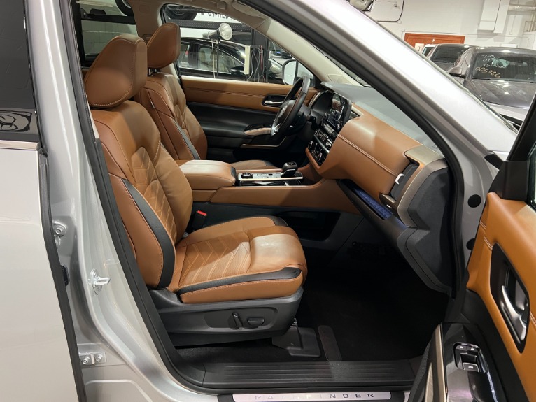 Used-2022-Nissan-Pathfinder-Platinum-4X4