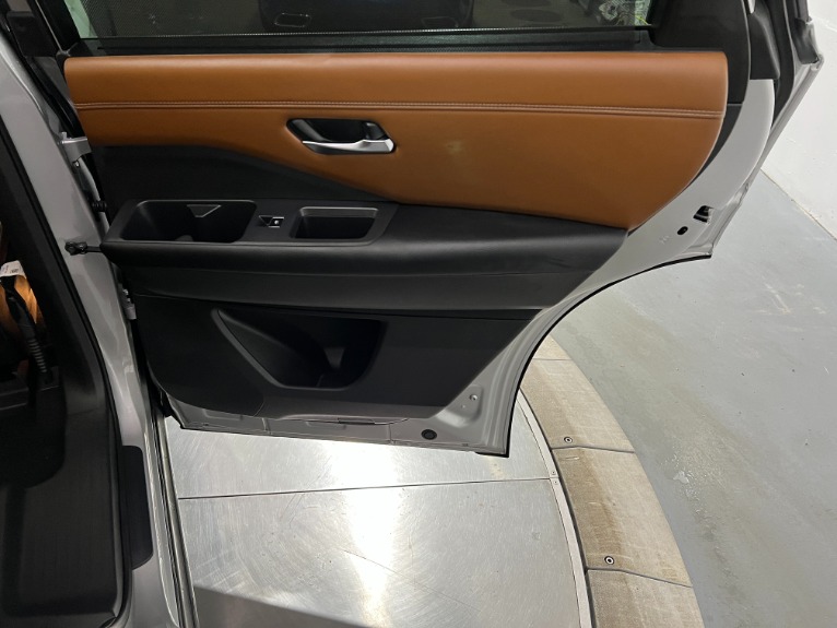 Used-2022-Nissan-Pathfinder-Platinum-4X4