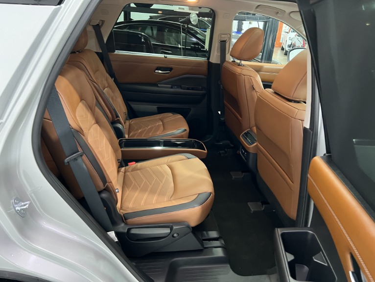 Used-2022-Nissan-Pathfinder-Platinum-4X4