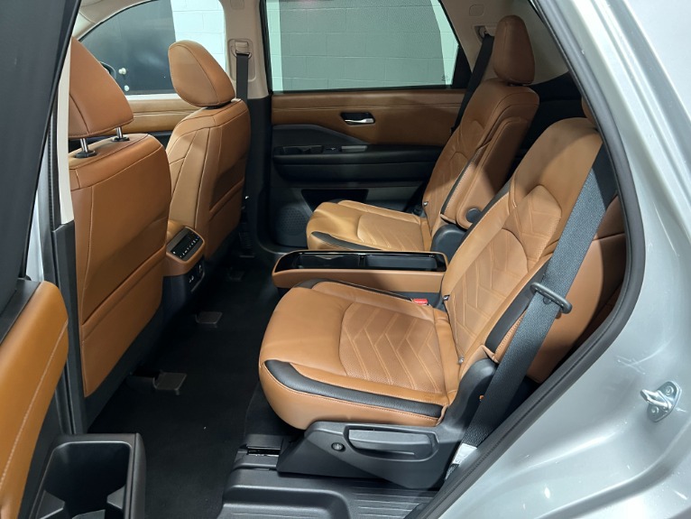 Used-2022-Nissan-Pathfinder-Platinum-4X4