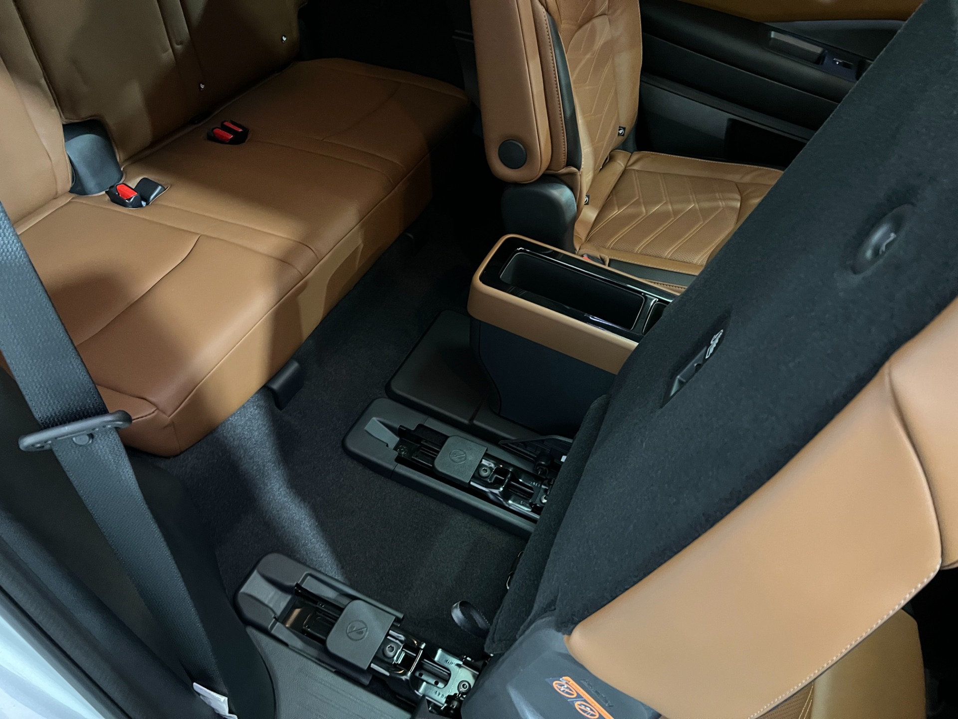 Used-2022-Nissan-Pathfinder-Platinum-4X4