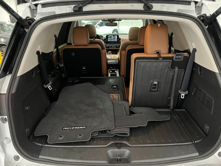 Used-2022-Nissan-Pathfinder-Platinum-4X4