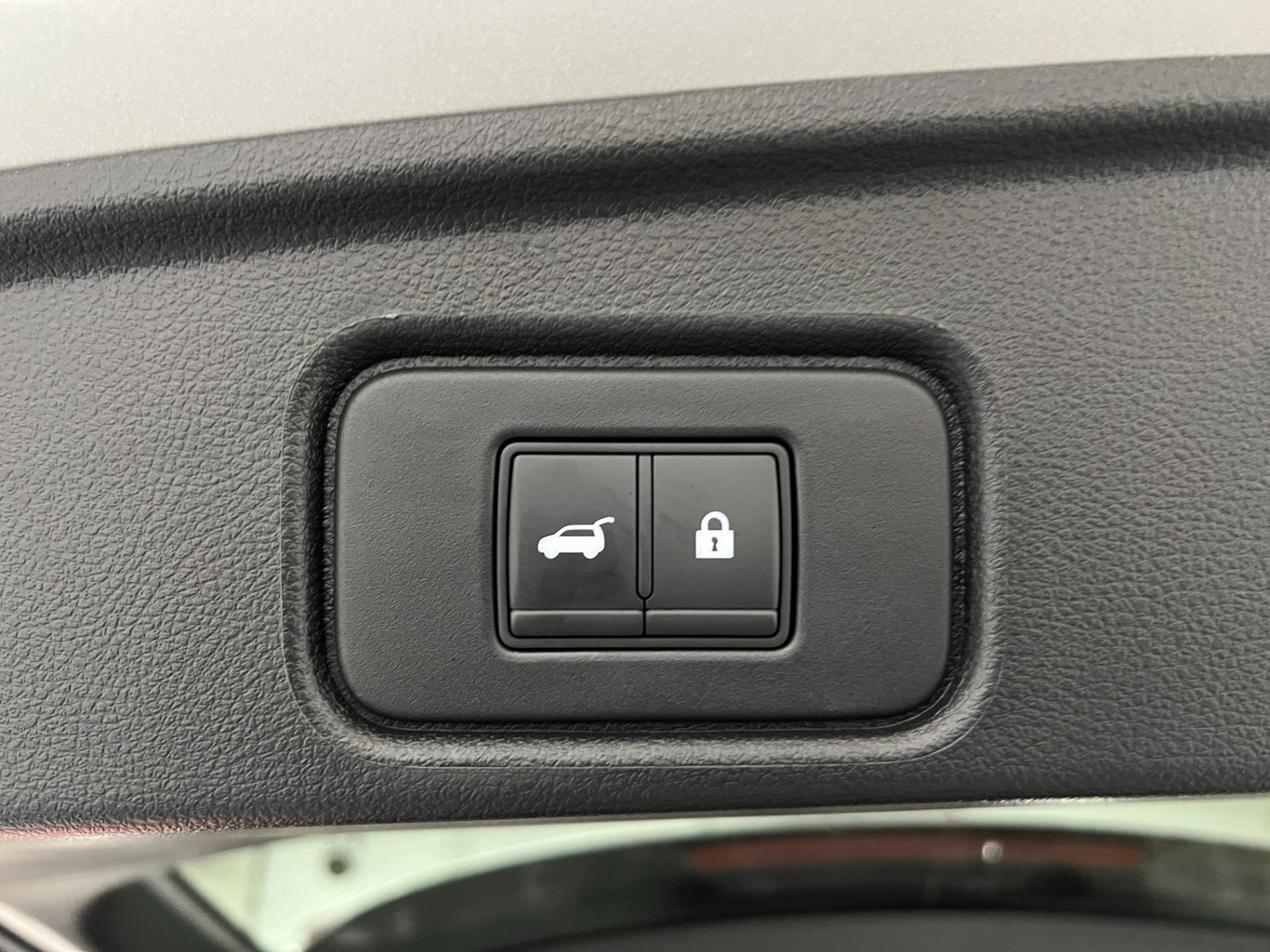 Used-2022-Nissan-Pathfinder-Platinum-4X4