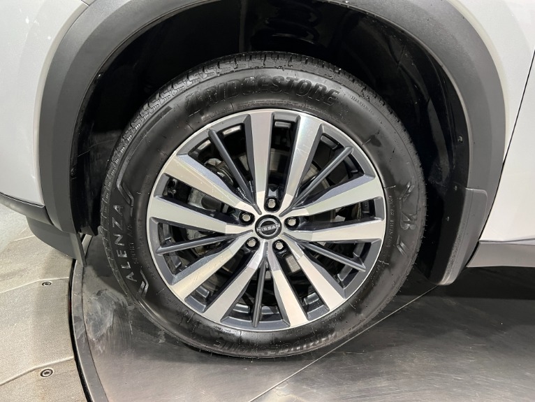 Used-2022-Nissan-Pathfinder-Platinum-4X4