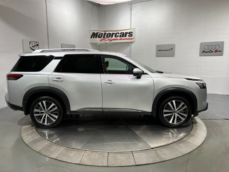 Used-2022-Nissan-Pathfinder-Platinum-4X4